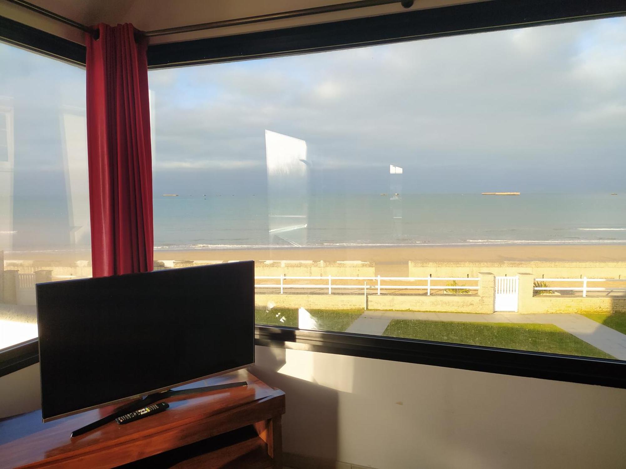 Gites " Arromanches" Ou "Bord De Mer Pmr" 2 Chambres En Front De Mer A Asnelles , 3Km D'Arromanches, 10Km De Bayeux ภายนอก รูปภาพ